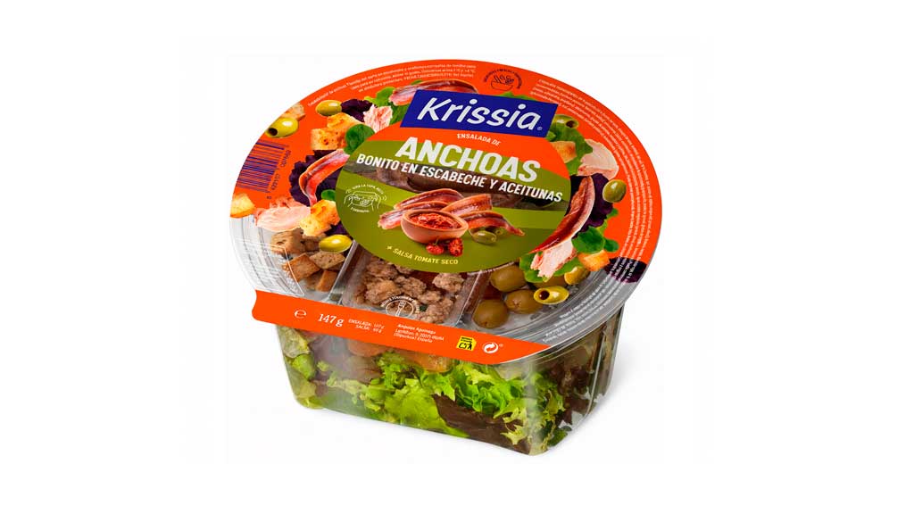 Ensalada Krissia<sup>®</sup> de anchoa, bonito del norte en escabeche, aceitunas y salsa de tomate seco.